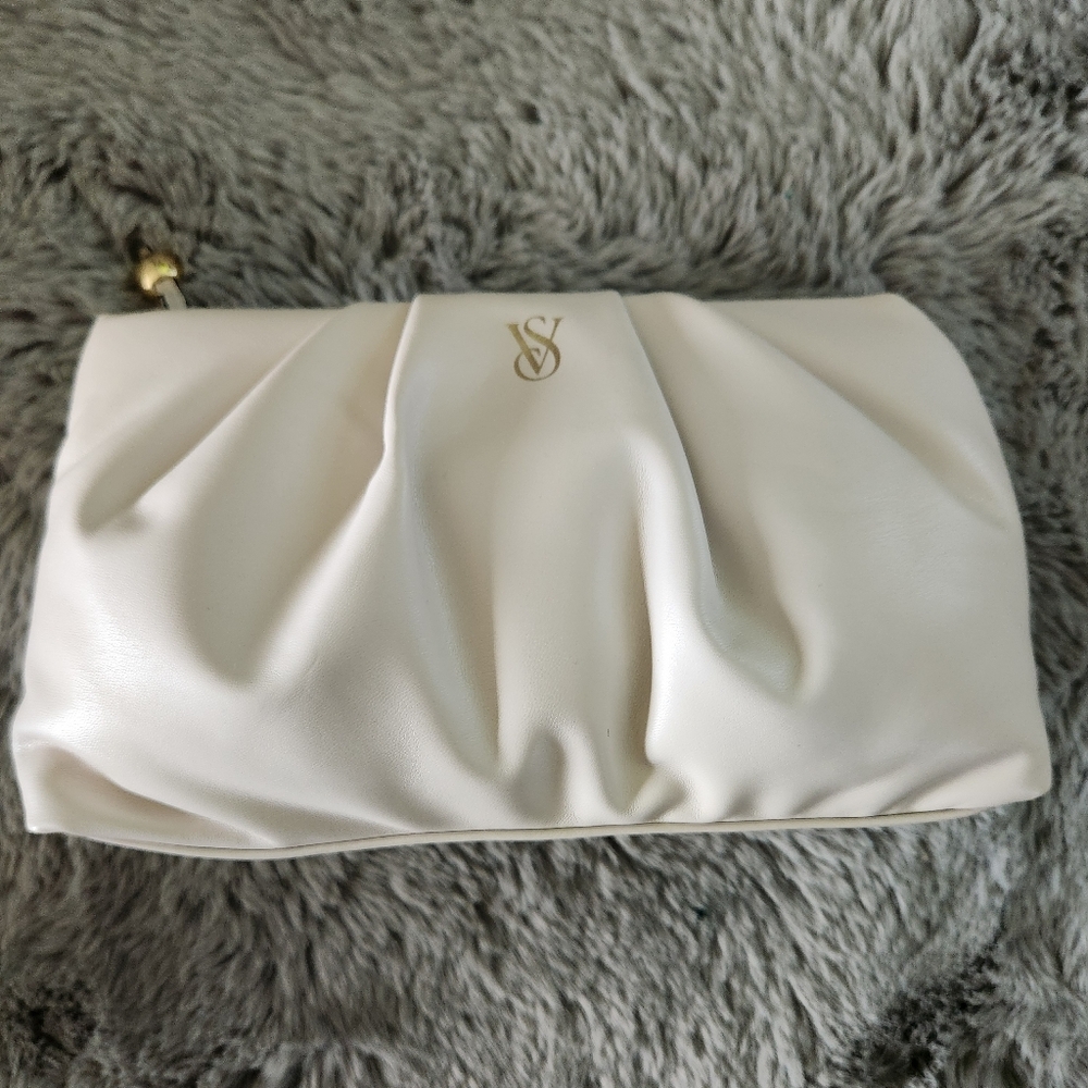 Beautiful and Very Elegant Victoria's Secret Cream Clutch FINAL PRICE 💝